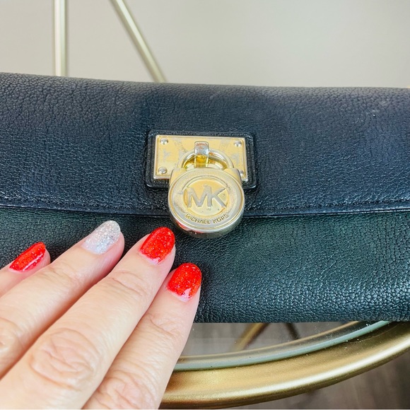 Michael Kors Women’s Black w/ Gold Zip Around Multi Pocket Clutch Wallet - Picture 8 of 12